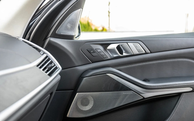 BMW X7 cena 369999 przebieg: 107000, rok produkcji 2020 z Łaskarzew małe 781